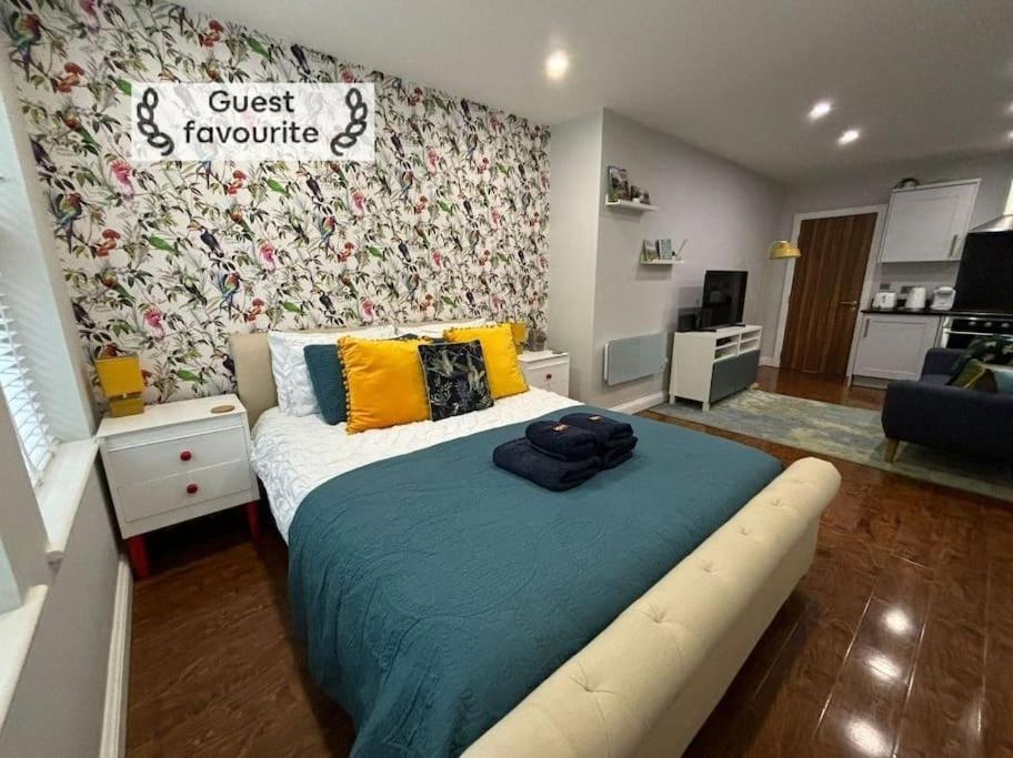 Apartamento 3 Mins Walk, 2pm Check-in, Private Garden. *