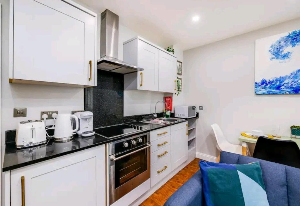 3 Mins Walk, 2pm Check-in, Private Garden. Apartamento *