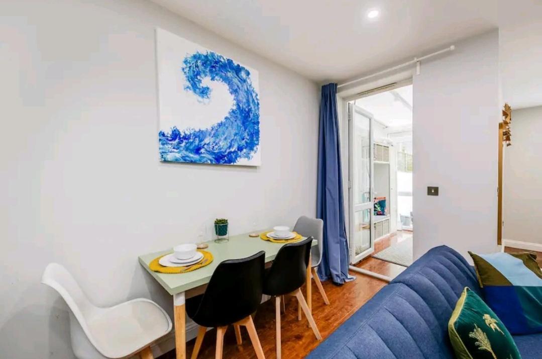 3 Mins Walk, 2pm Check-in, Private Garden. Apartamento Bournemouth